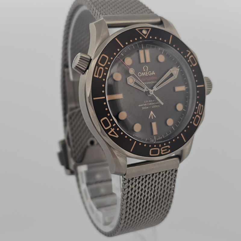Omega Seamaster Diver 300m James Bond Edition 42mm 210.90.42.20.01.001