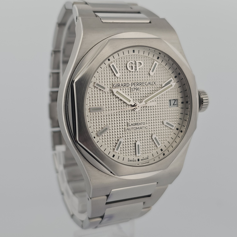 Girard Perregaux Laureato 81010-11-131-BB6A
