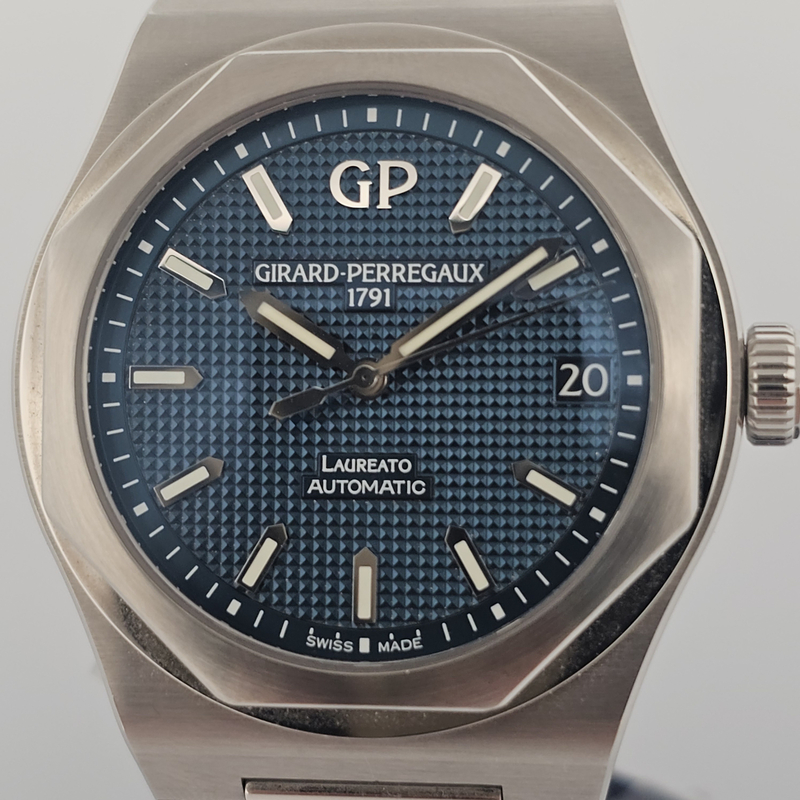 Girard Perregaux Laureato 42mm Blue Dial 81010-11-431-11A