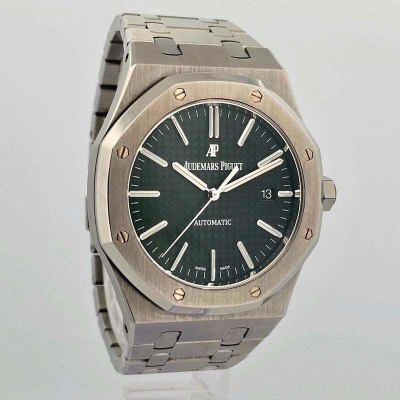 Audemars Piguet Royal Oak 15400ST.OO.1220ST.01