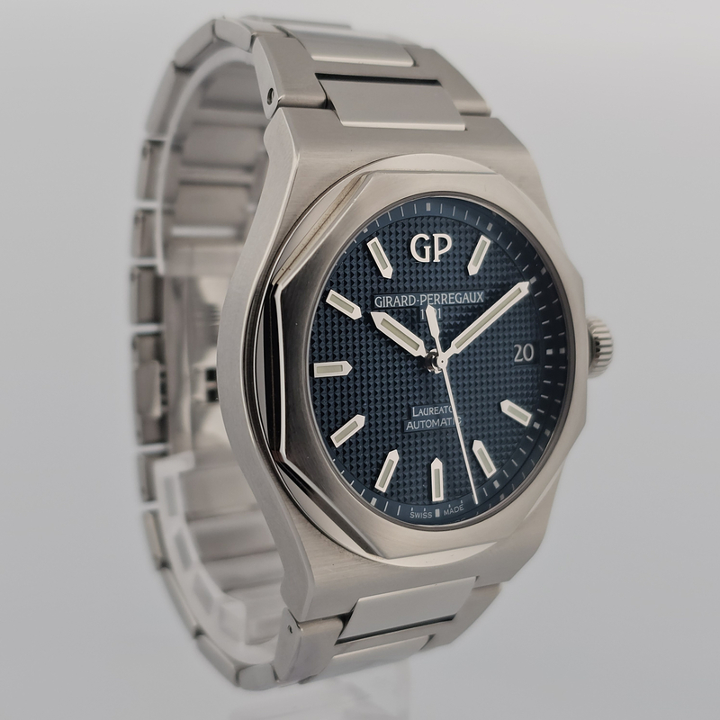 Girard Perregaux Laureato 42mm Blue Dial 81010-11-431-11A