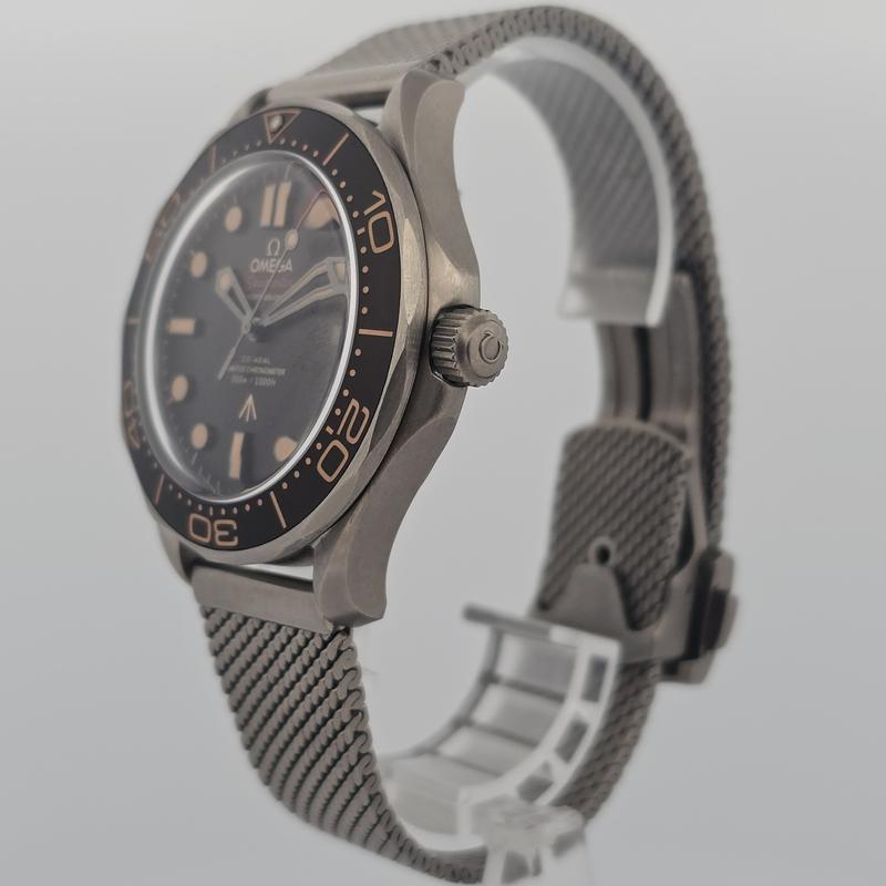 Omega Seamaster Diver 300m James Bond Edition 42mm 210.90.42.20.01.001