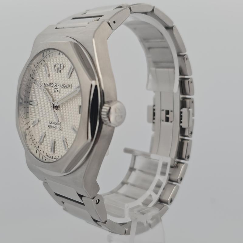 Girard Perregaux Laureato 81010-11-131-BB6A