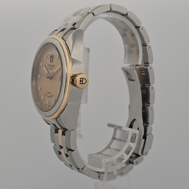 Tudor Glamour Date-Day 56003-68063