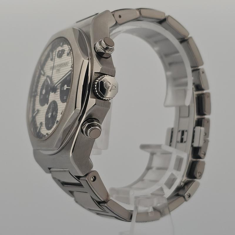 Girard Perregaux  Laureato Chronograph 81020-11-131-11A
