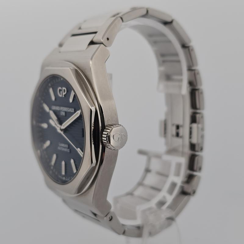 Girard Perregaux Laureato 42mm Blue Dial 81010-11-431-11A