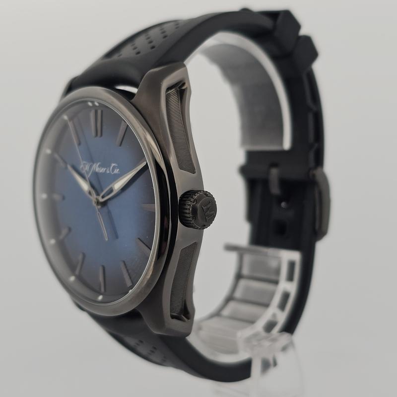 H.Moser & Cie. Pioneer Centre Seconds Blue Fumé Dial 3200-1205